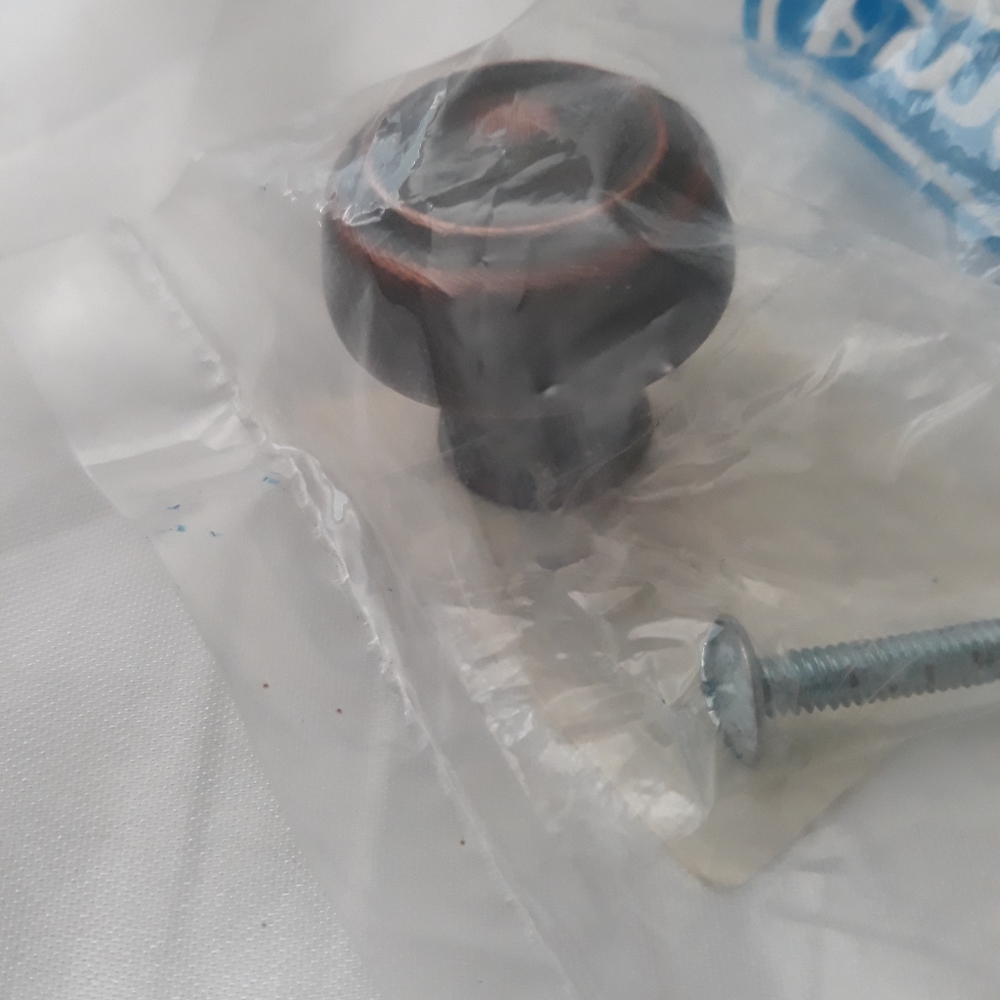 Lot 10 Oil Rubbed Bronze cabinet knobs - Picture 2 of 3